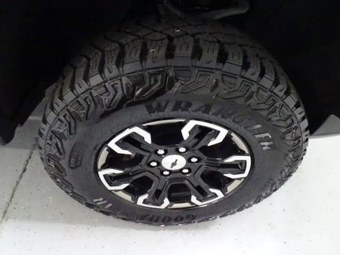 Certified 2025 Chevrolet Silverado 1500 ZR2 AWD/4WD image 31