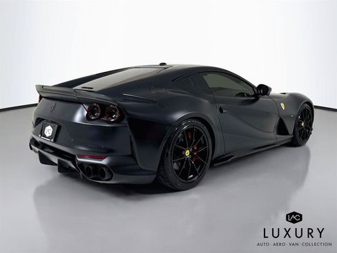 Used 2020 Ferrari 812 Superfast RWD image 6