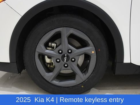 Used 2025 Kia K4 LXS image 6