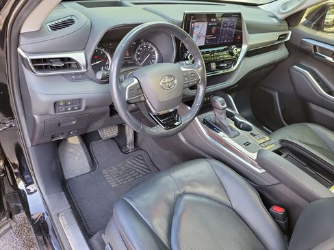 Used 2021 Toyota Highlander Platinum image 23