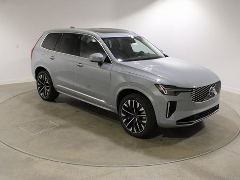 New 2026 Volvo XC90 T8 Plus image 8