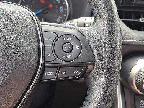 Used 2022 Toyota RAV4 XLE Premium AWD/4WD image 22