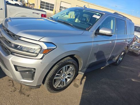 Used 2024 Ford Expedition XLT image 1