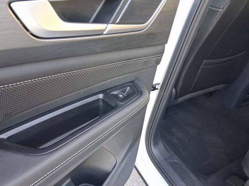 Used 2025 Volkswagen Atlas Cross Sport SE FWD image 12