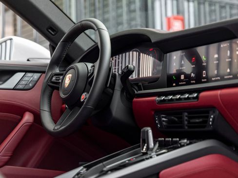 Used 2025 Porsche 911 Carrera w/ Premium Package image 42