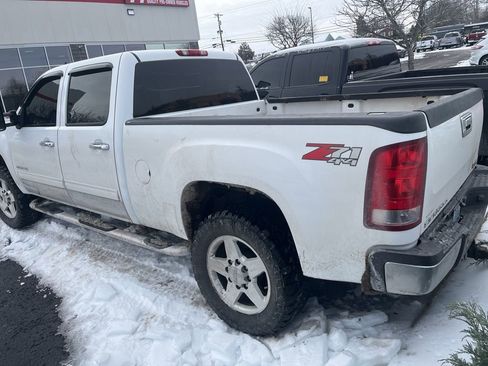 Used 2011 GMC Sierra 3500 SLE w/ SLE Preferred Package image 3