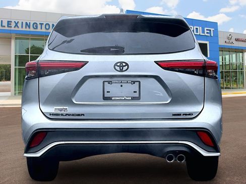 Used 2022 Toyota Highlander XSE image 4