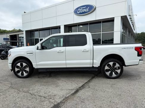 Used 2022 Ford F150 Lightning Platinum AWD/4WD image 4