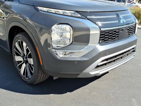 New 2025 Mitsubishi Outlander SE image 9