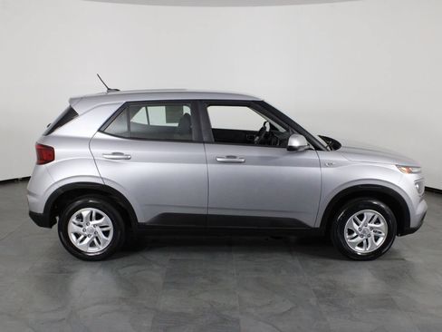 Certified 2025 Hyundai Venue SE FWD image 12