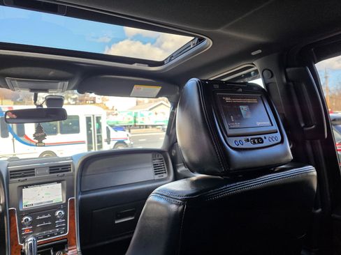 Used 2016 Lincoln Navigator Select image 19