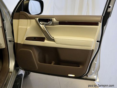 Used 2017 Lexus GX 460 Premium image 25