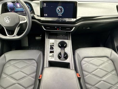 Used 2024 Volkswagen Atlas Cross Sport SE FWD image 13