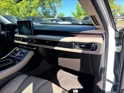 Used 2022 Lincoln Aviator Reserve w/ Equipment Group 201A AWD/4WD image 19