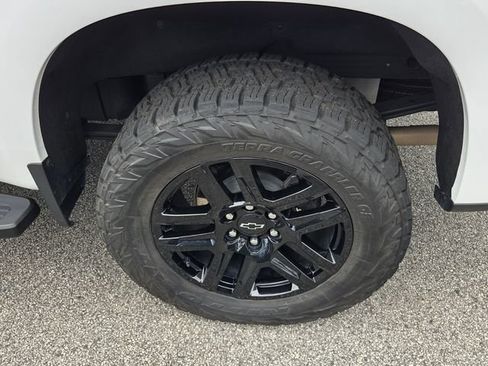 Used 2024 Chevrolet Silverado 1500 Custom Trail Boss w/ Dark Appearance Package AWD/4WD image 7