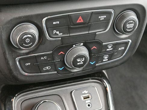 Used 2018 Jeep Compass Latitude w/ Popular Equipment Group AWD/4WD image 21