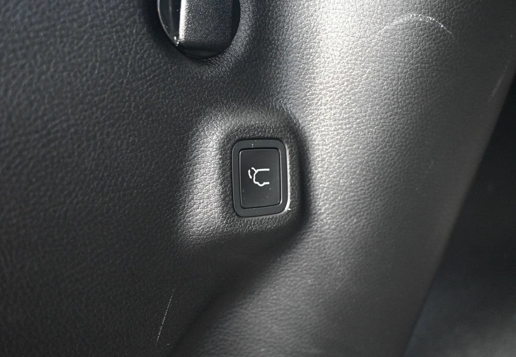 Used 2017 Jeep Compass Trailhawk w/ Leather Interior Group AWD/4WD image 22