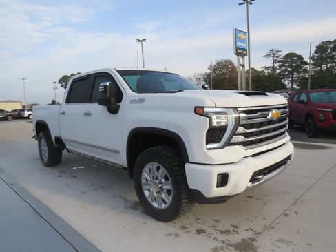 Used 2024 Chevrolet Silverado 2500 High Country w/ High Country Premium Package image 6