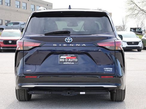 Used 2023 Toyota Sienna Limited AWD/4WD image 10