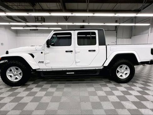 Used 2023 Jeep Gladiator Sport AWD/4WD image 15