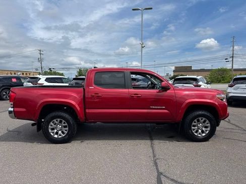 Used 2016 Toyota Tacoma SR5 w/ SR5 Appearance Package (SN) AWD/4WD image 4