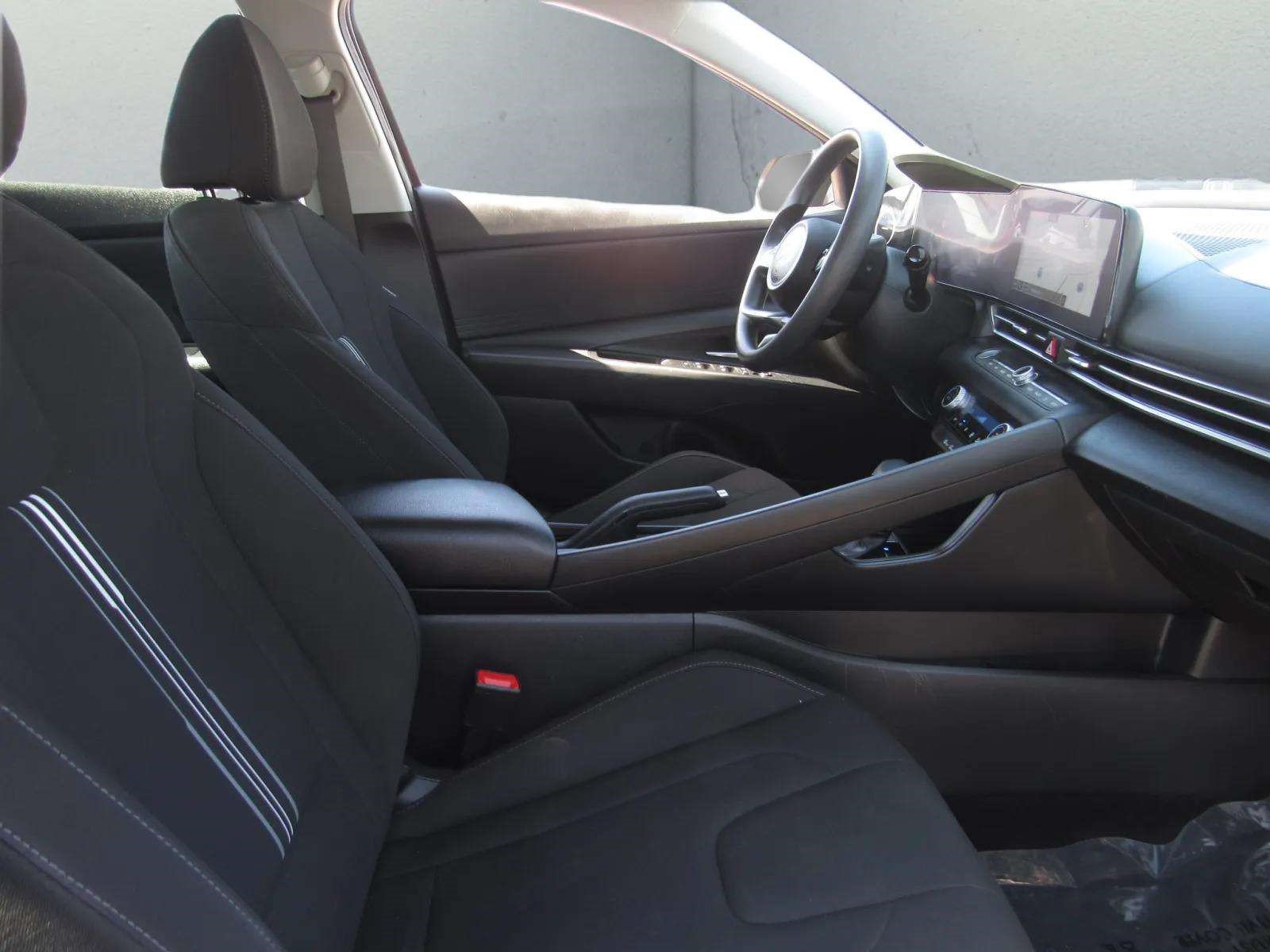 Used 2024 Hyundai Elantra SEL FWD image 8