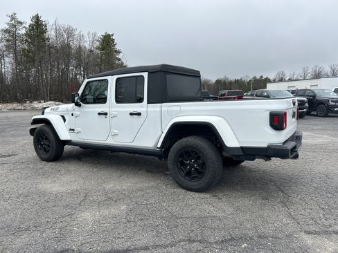 Used 2021 Jeep Gladiator Willys image 6