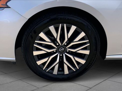 Used 2024 Nissan Altima 2.5 SV image 9