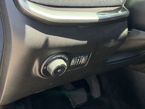 Used 2022 Jeep Compass Latitude w/ Convenience Group FWD image 5