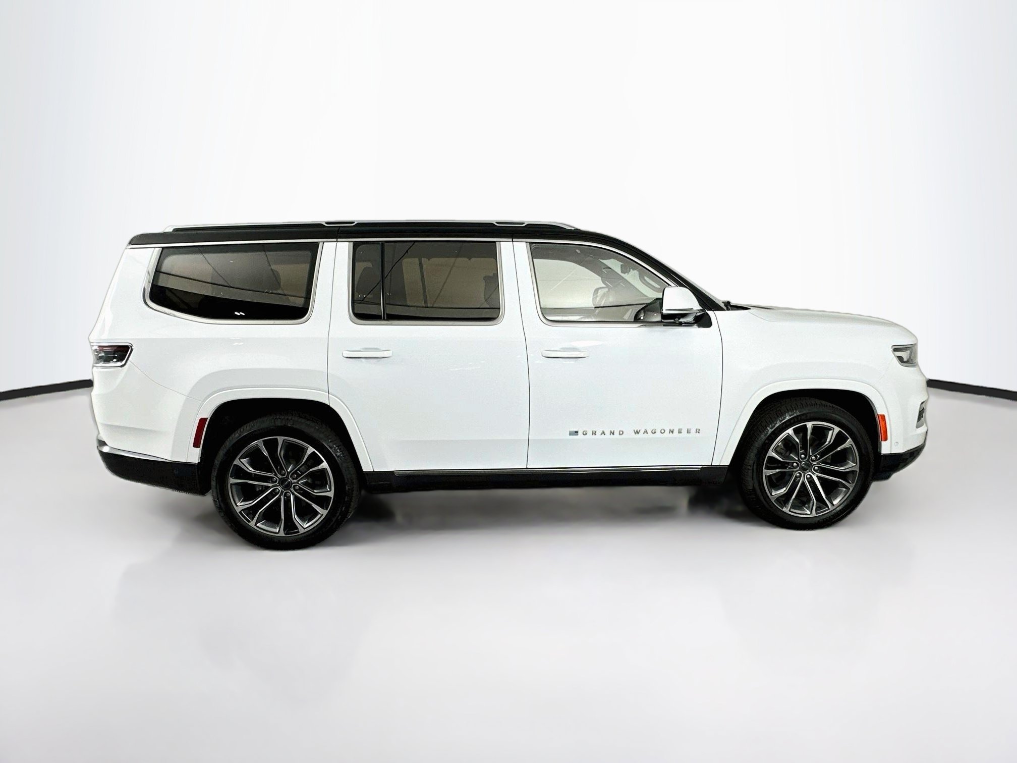 Used 2022 Jeep Grand Wagoneer Series III AWD/4WD image 10