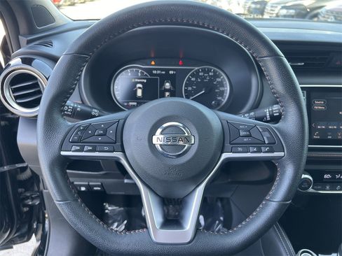 Used 2020 Nissan Kicks SR image 11