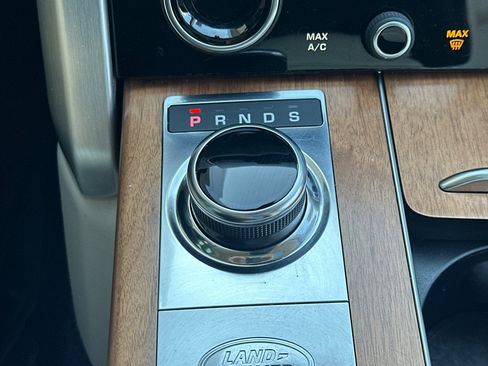 Used 2019 Land Rover Range Rover HSE image 18
