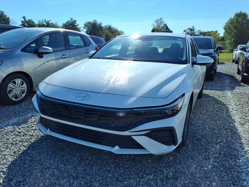 Used 2024 Hyundai Elantra SEL FWD image 4