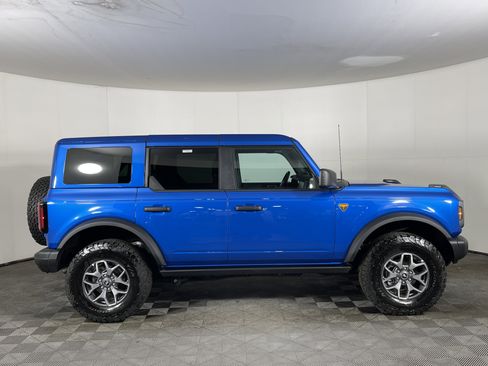 Used 2025 Ford Bronco Badlands image 5