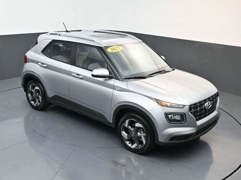 Certified 2025 Hyundai Venue SEL image 16