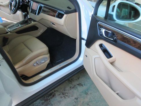 Used 2017 Porsche Macan S AWD/4WD image 22