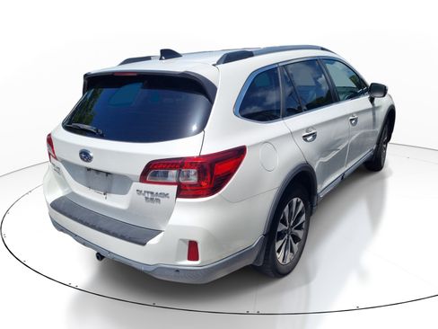 Used 2017 Subaru Outback 3.6R Touring AWD/4WD image 9