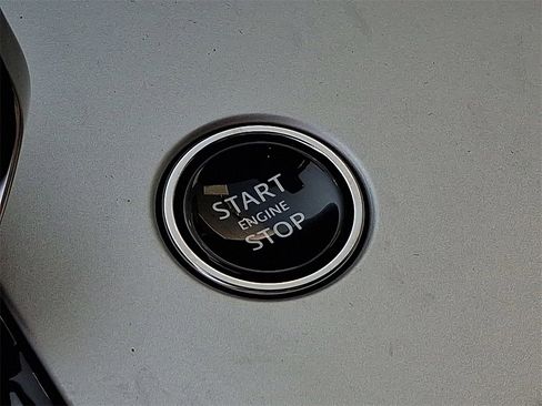 New 2025 Land Rover Range Rover SE image 15