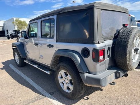 Used 2018 Jeep Wrangler Unlimited Sport AWD/4WD image 3