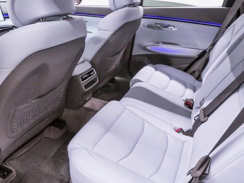 Certified 2026 Genesis GV70 2.5T Advanced image 11