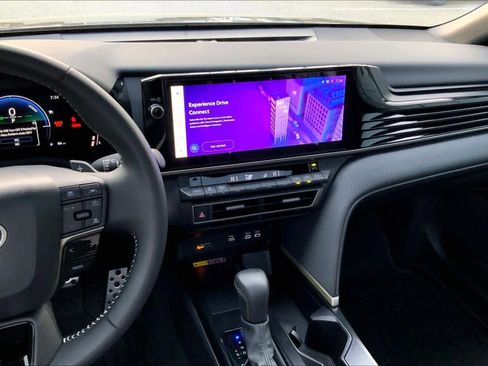 Used 2025 Toyota Camry SE w/ Multimedia Upgrade Package image 7