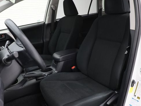 Used 2018 Toyota RAV4 LE image 15