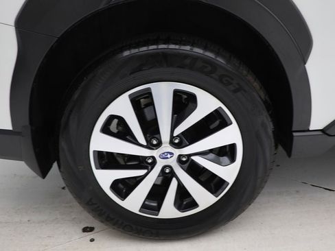 Used 2023 Subaru Outback Premium image 10