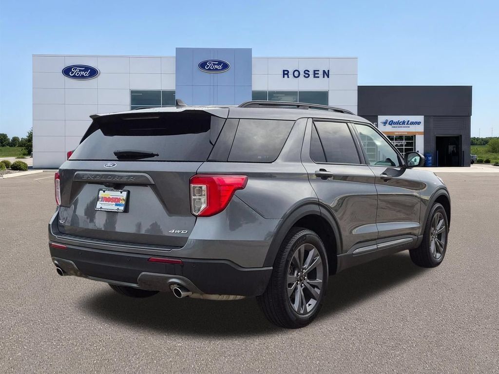 Certified 2024 Ford Explorer XLT w/ Equipment Group 202A AWD/4WD image 3
