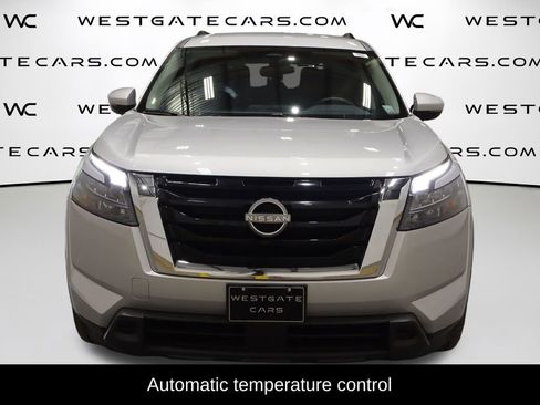 Used 2024 Nissan Pathfinder SV image 4