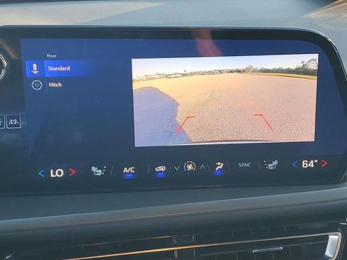 Used 2025 Chevrolet Traverse LT image 30