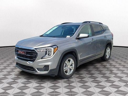 Used 2024 GMC Terrain SLE w/ Driver Convenience Package FWD image 3