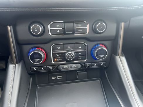 Used 2023 Chevrolet Tahoe High Country AWD/4WD image 16