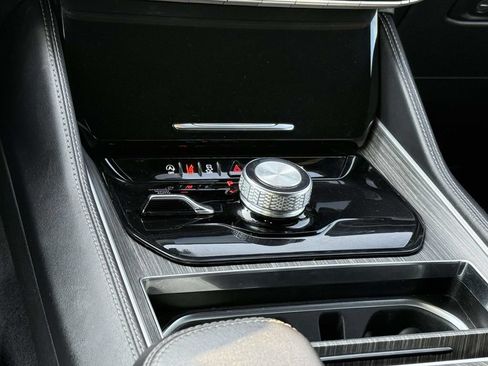 Certified 2024 Jeep Wagoneer L Series II w/ Flexible Seating Group AWD/4WD image 22