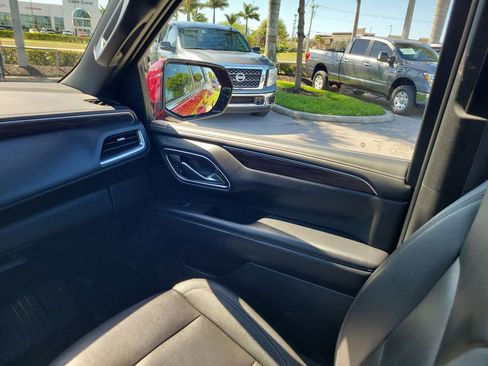 Used 2022 Chevrolet Suburban LT w/ LT Signature Package image 21